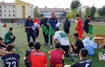 Amedspor seçmelerinde izdiham! 500 kişi tek hayal için sahaya çıktı