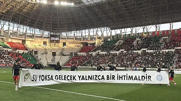 Amedspor'dan anlamlı hareket! 'Su yoksa gelecek yok' mesajı sahaya indi