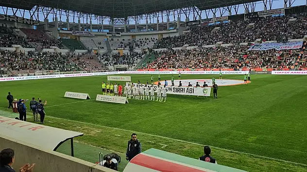 Amedspor'dan Sırrı Süreyya Önder'e Geçmiş Olsun Mesajı: 'Sizinleyiz Sırrı Abi'