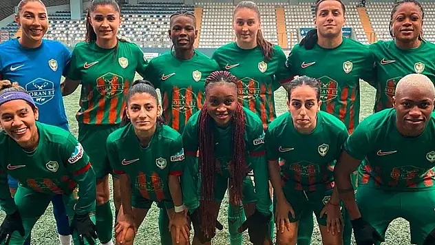 Amedspor Kadın Futbol Takımı: Kadına şiddete dur de!