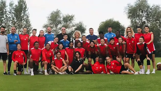 Amedspor Kadın Futbol takımı'ndan yeni sezon mesajı: Hazırız!