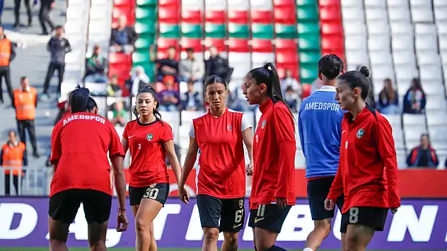 Amedspor Kadın Futbol Takımı, Trabzonspor'a 2-0 yenildi: Kadın taraftarlardan anlamlı destek