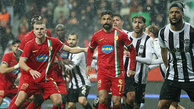 Amedspor – Manisa FK maçında devre arası skor 0-0