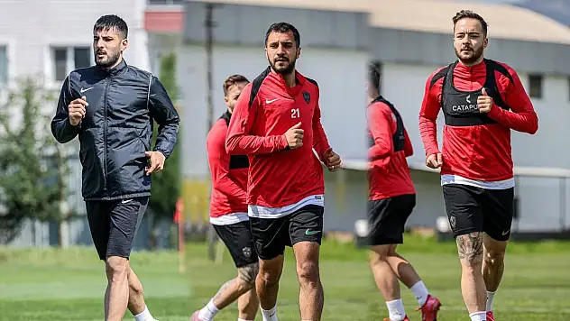 Amedspor, Şanlıurfa Deplasmanı Öncesi Antrenmanlarını Manisa'da Sürdürüyor