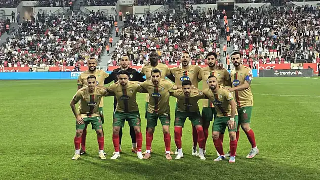 Amedspor-Sarıyer maçında ilk yarı sessiz geçti