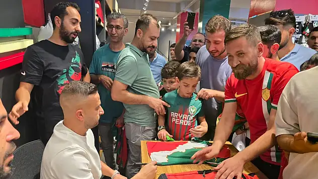 Amedspor taraftarından imza gününe akın!