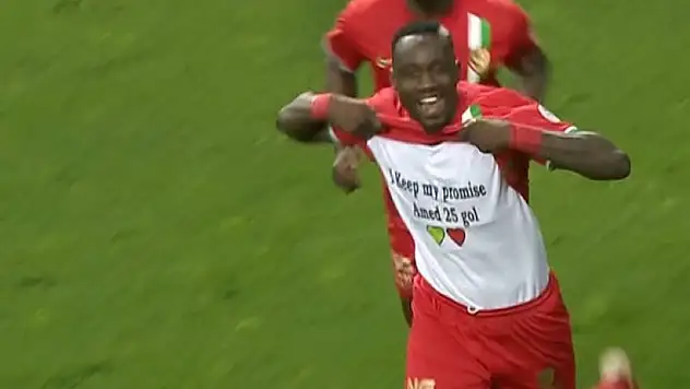 Diagne sözünü tuttu! Gol sonrası tişörtle mesaj verdi