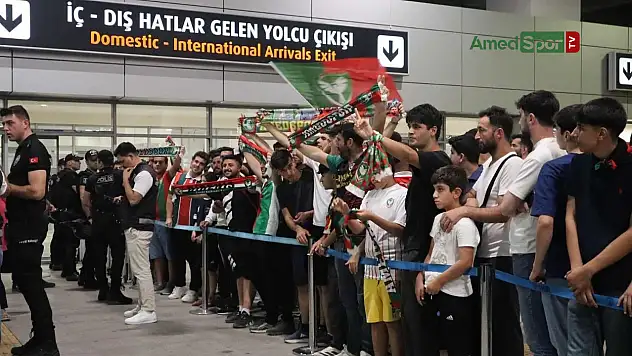 Mbaye Diagne Amedspor'da! Diyarbakır'da coşkulu karşılama