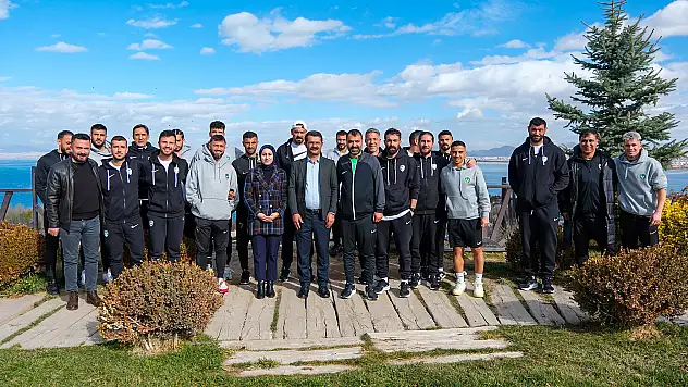 Van'da Amedspor'a anlamlı jest: Eş Başkanlardan kahvaltı sürprizi!